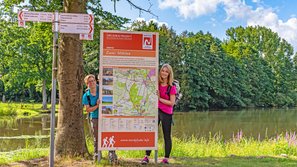 Infotafel und Beschilderung am NORDPFAD Zevener Geest, Foto: Björn Wengler Fotografie